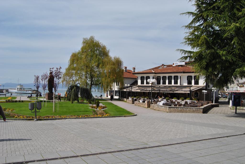 La Piazza Apartment Ohrid Bagian luar foto